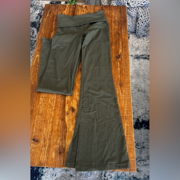 aerie fold over waist yoga pants in army green - Picture 2 of 4